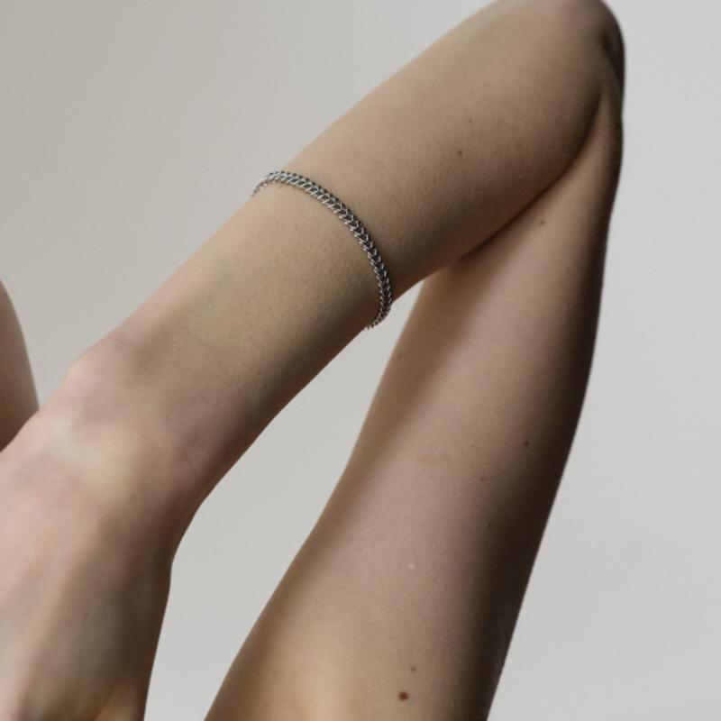 

1064STUDIO The Body 31B SILVER_FREE