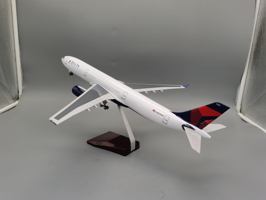 Display Plane 47CM 1/135 Scale Model Diecast Resin Airplane Airbus A330 Delta Airline Airways With Light Wheel Collection