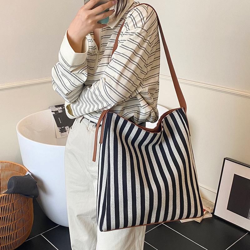 Canvas Bag Women's New Fashion Commuter Armpit Bag Fashionable Large Capacity Shoulder Bag