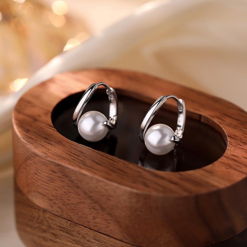 Versatile, Simple, Exquisite Ins Design, Ear Buckle, Female Fashion Temperament, Niche, Light Luxury Earrings