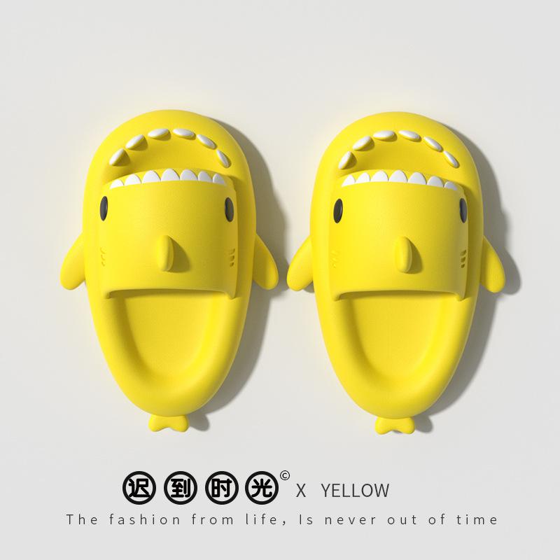 2024 Summer Adult Shark Couple Slippers for Men&Women Beach Shoes Indoor Cartoon EVA Shoes Bathroom Flat Shoes Non-Slip Sandals