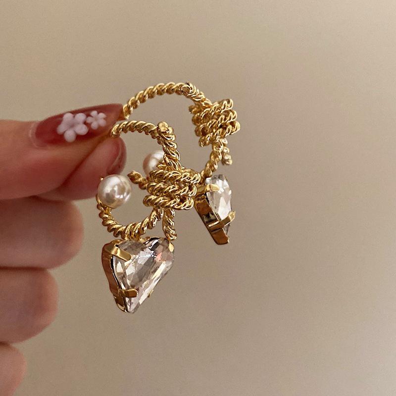 French High-End Heart Hoop Earrings: Exquisite 2025 Women s Light Luxury Ear Jewelry