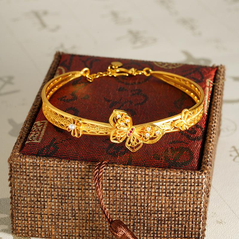 Hollow Butterfly Women's Retro Long-lasting Light Luxury High-end Jewelry Bracelet