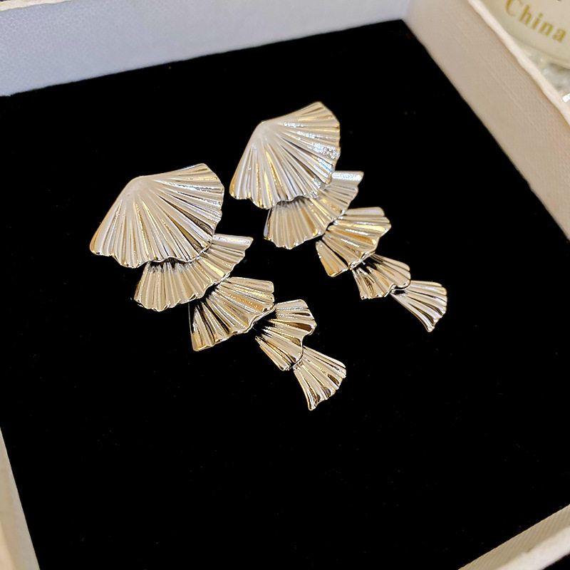 

Silver Needle Fancy Metal Tassel Ear Studs Europe and America Cross Border Trendy Earrings Cold Wind Accessible Luxury Graceful Earrings Silver Needle-Silver