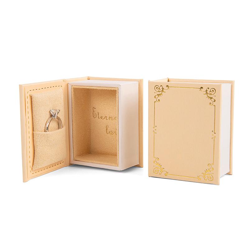 

1 шт. Коробка для кольца в форме книги с подкладкой из замшевой ткани, креативная откидная крышка, магнитный держатель для кольца, футляр для ювелирных изделий, аксессуар для подарка жёлтый