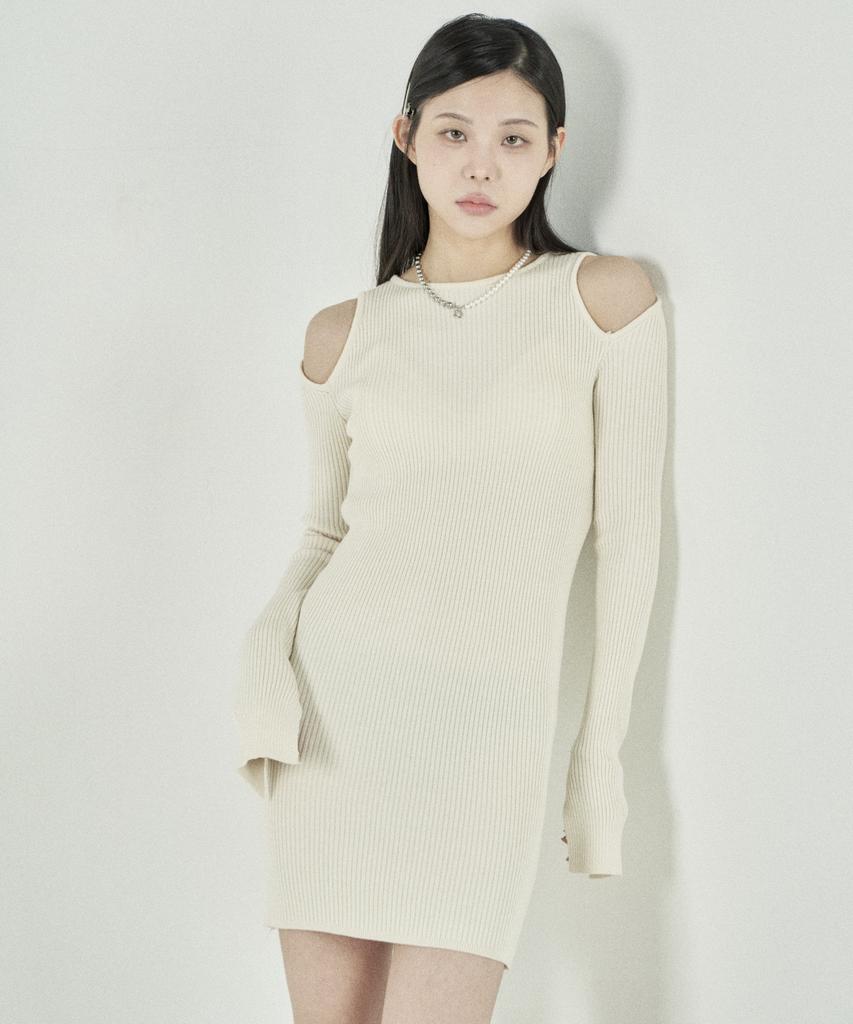Tobaseu Slim Fit Shoulder Cutout Knit Dress (Ivory)