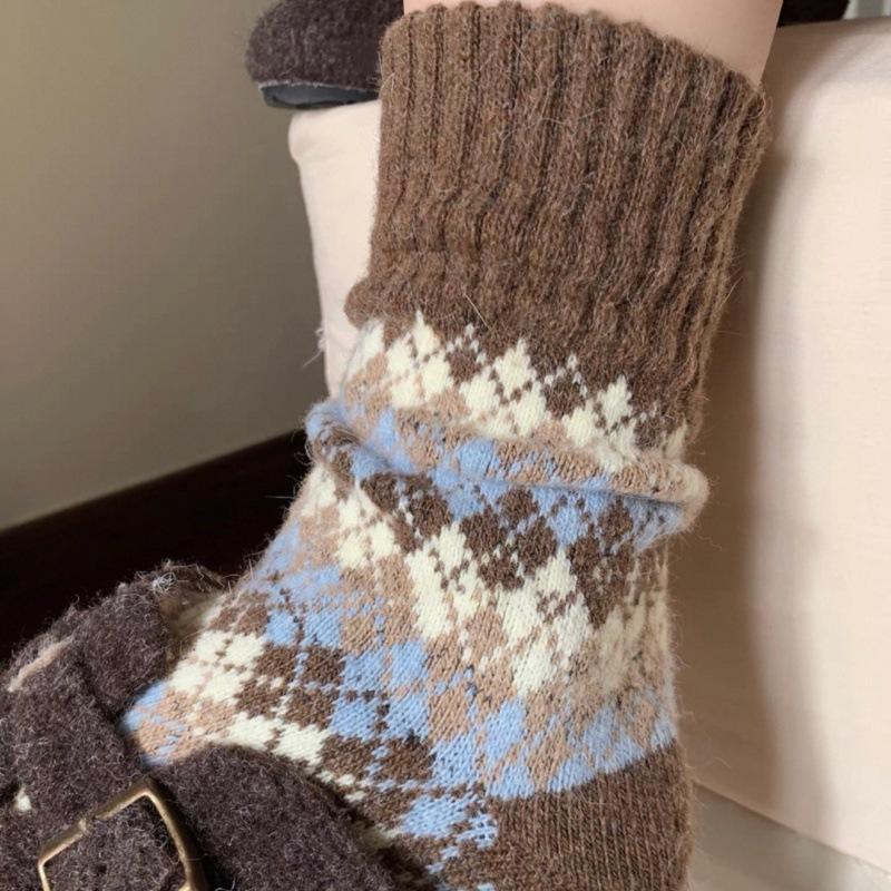 Winter Multi-color Checked Wool Socks for Children, Thick and Warm, Made of Premium Wool, Featuring A Retro Style Reminiscent of The Isle of Fear.