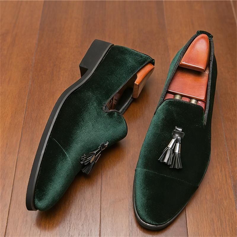 New Arrival Fashion Pointed Velvet Tassels Shoes For Men Designer Casual Loafers Formal Dress Footwear Sapatos Tenis Masculino