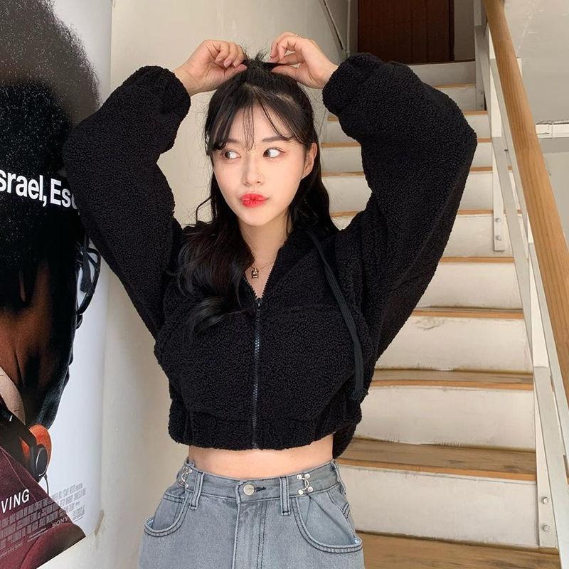 

Однотонный омолаживающий плюшевый худи из овечьей шерсти с капюшоном, карманом-кенгуру и короткой толстовкой на молнии для женщин на осень и зиму, приталенная маленькая куртка M