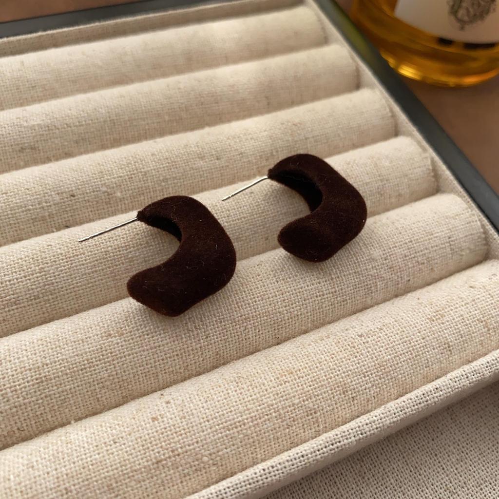 Korejské retro náušnice s peckou ve tvaru broskvového srdce - Elegantní červenohnědý vločkovaný design pro ženy