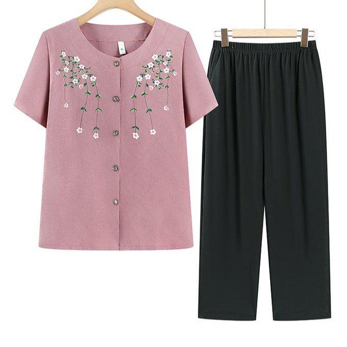 Mom's 2026 Summer Outfit: Elegant Short-Sleeve T-shirt Set for Mature Women