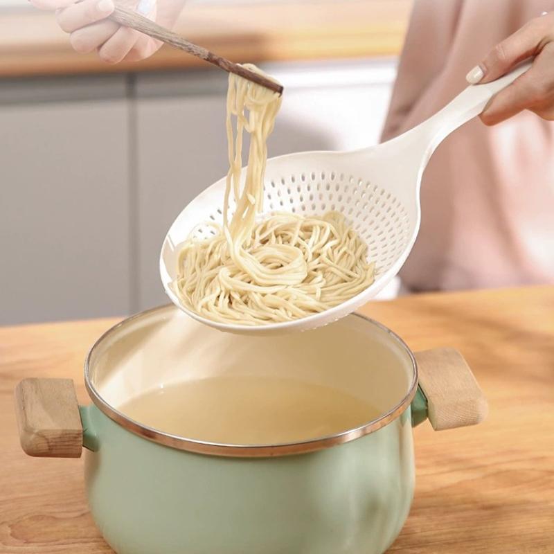 Velké sítko odolné vysokým teplotám, kuchyňská naběračka, cedník na nudle, ochrana proti opaření, skimmer na zeleninu