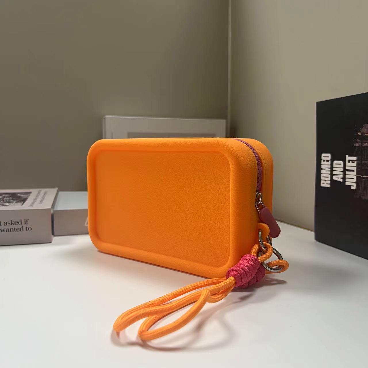 

2024 Большая силиконовая дорожная сумка для косметики и украшений - водонепроницаемая и портативная косметическая сумка для хранения 180*110*65