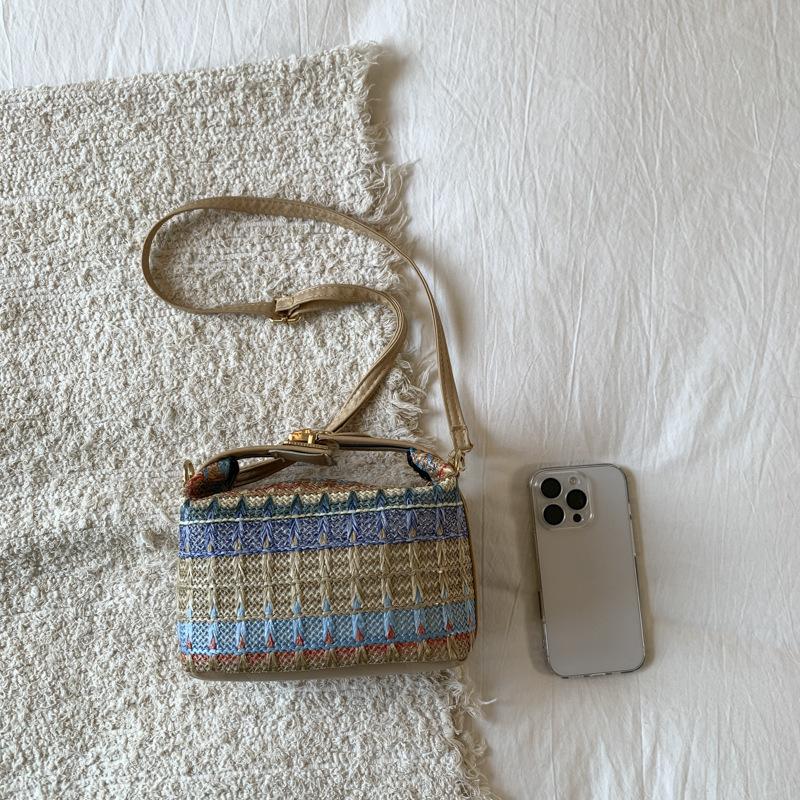 

2025 summer new straw woven small bag versatile small square bag casual shoulder messenger bag women s bag portable woven bag хаки