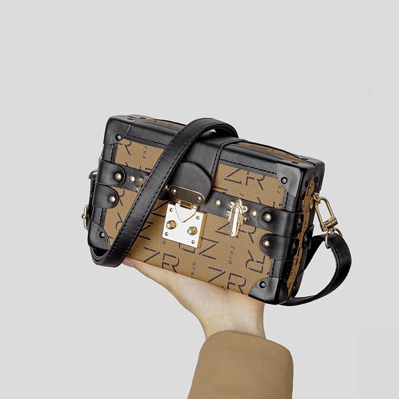 

Bags bags women s bags 2025 new European and American fashion retro shoulder bags personalized rivets versatile messenger box bags світло-коричневого кольору