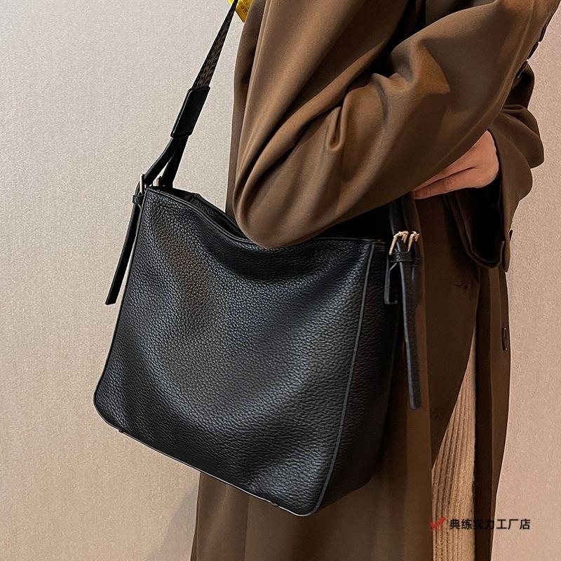 Premium bag women's large-capacity new trendy fashion broadband shoulder messenger bag simple texture bucket bag