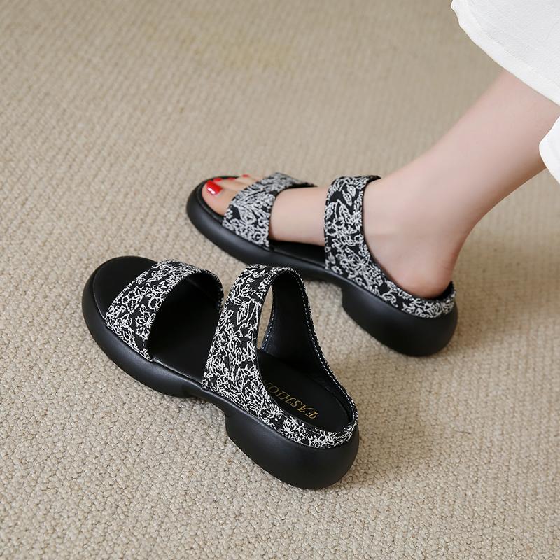 fashion Summer 2024Brand Women's Slippers Ladies Thick Sole Wide Face Casual Shoes Adult Soft Sole Beach Shoes Shoes for Women