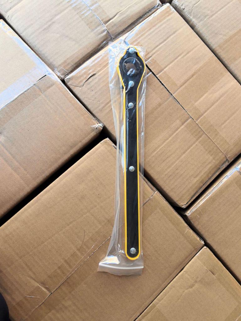 Effort-Saving Ratchet Wrench for Car Tire Removal