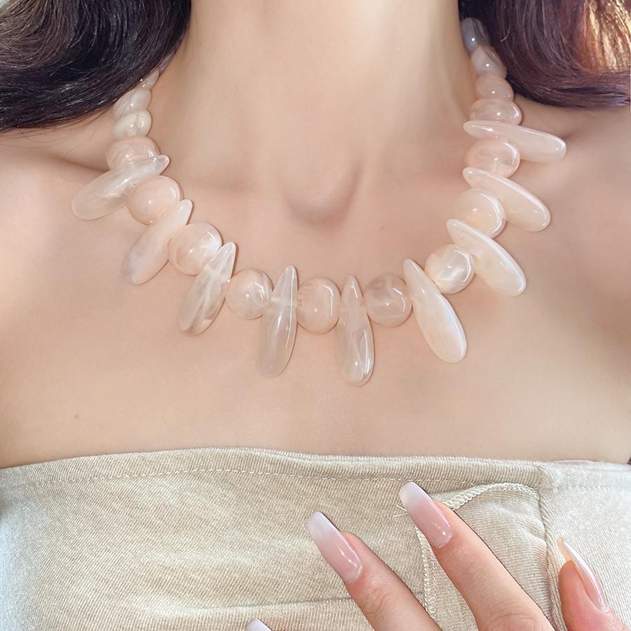 Acrylic Blurred Irregular Oval Necklace Exaggerated Fashion Personality Necklace Candy Color Light Luxury High-end Decorative Accessory