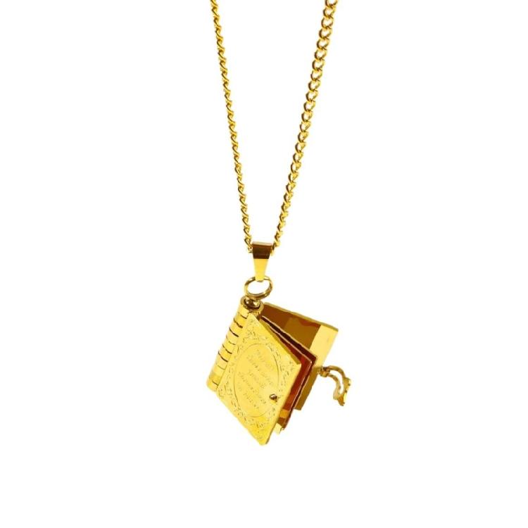 Beautifully Crafted Pendant Necklace Fashionable Neckchain Accessory for Women