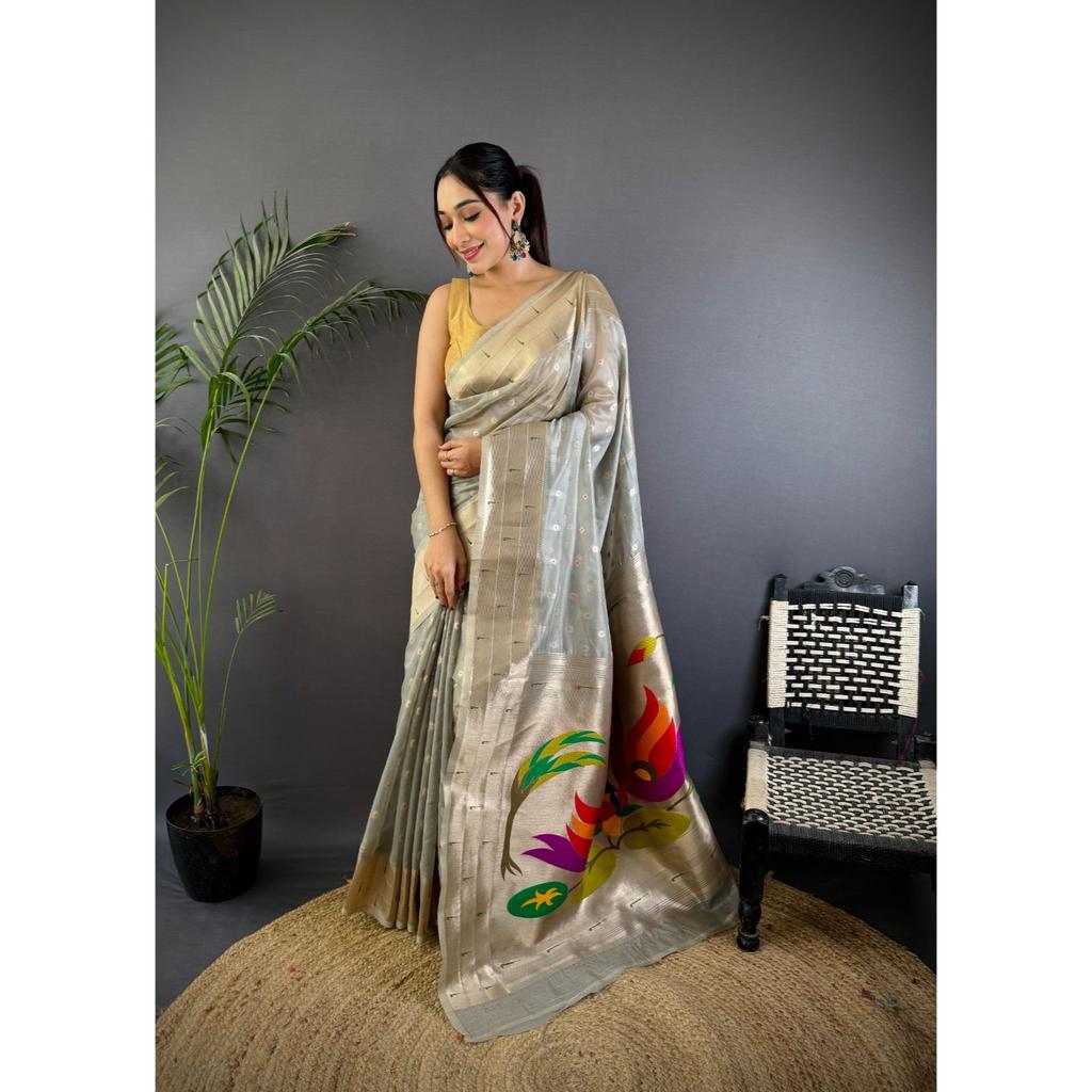 Paithani Sari Schweres Gewebe Mina Butti mit Weberei Jari und attraktiver Farbkombination Pallu.| GESAMTE Farboptionen : 12