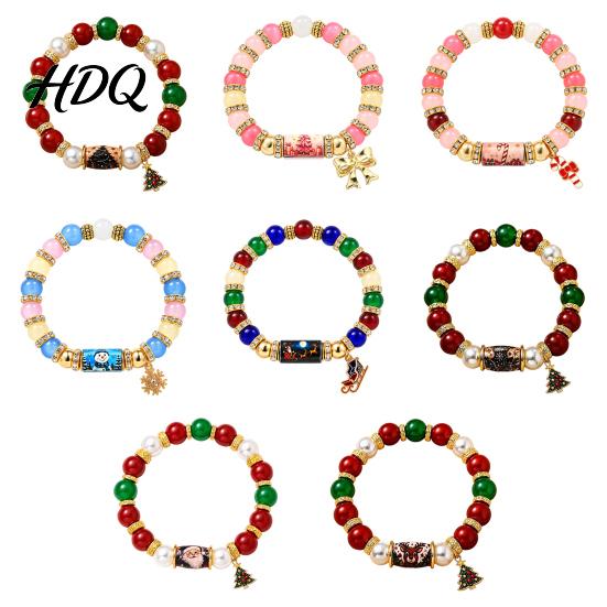 Red And Green Beaded Bracelets Christmas Bracelet with Alloy Tree Charm Santa Deer Stocking Center Bead for Women Elastic Bracelet Festive Jewelry