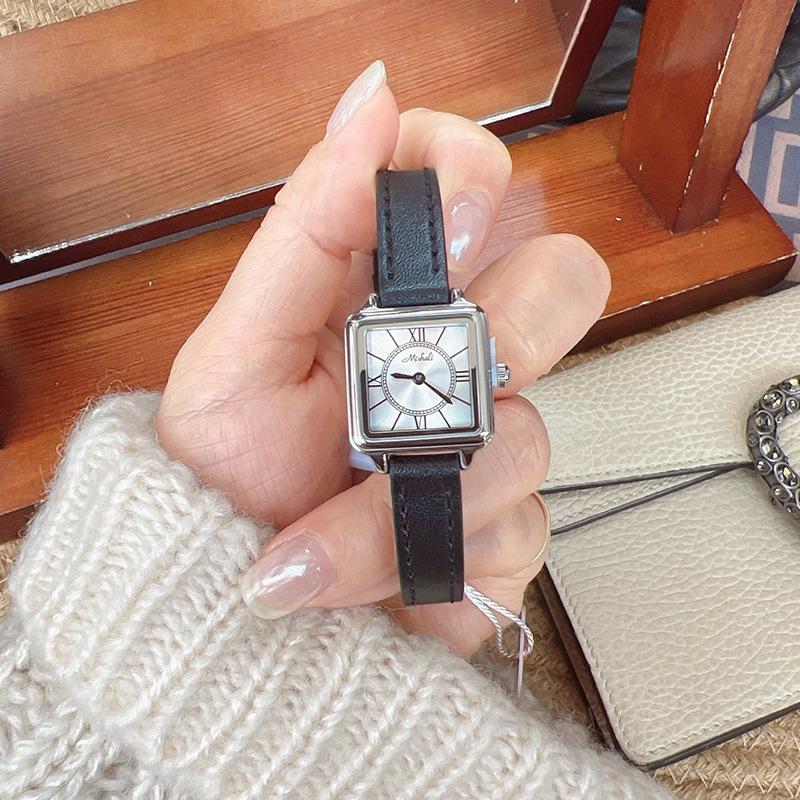 Trendy And Fashionable Women'S Belt Quartz Watch Simple Scale Roman Cow Girl Watch
