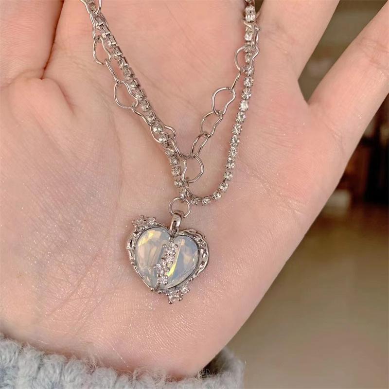 

Ожерелье-подвеска с мерцающим цирконом в виде половинок сердца на закате: Женская многослойная ключичная цепочка высокого класса со сладким и крутым шармом.