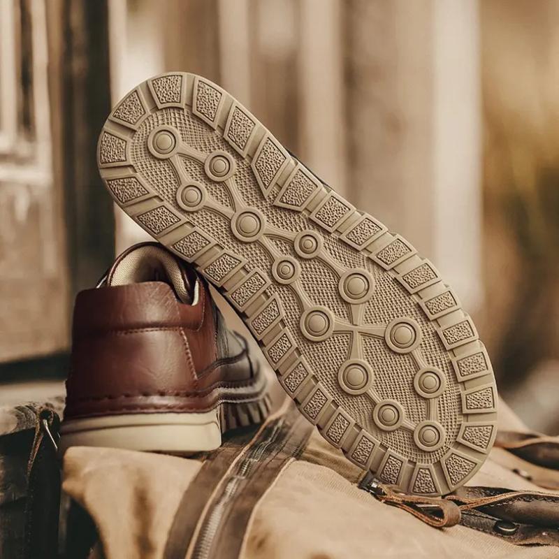 Men Leather Casual Shoes Soft Sole Walking Shoes Luxury Brand Lace-Up Lightweight Walking Shoes Outdoor Mens Sneakers