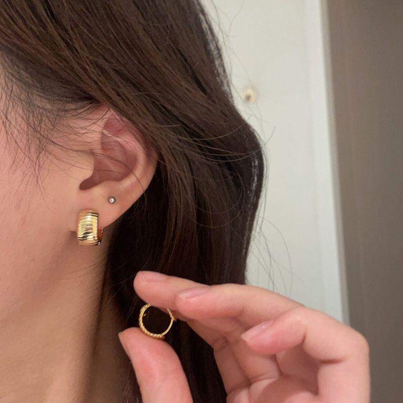 Niche Style Thread Metal Texture Cold Wind Daily Ear Clip