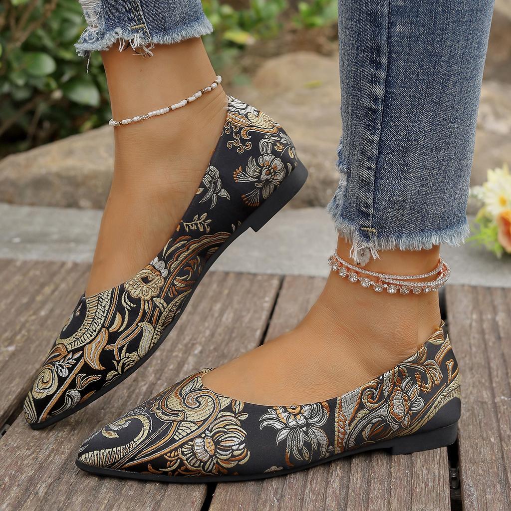 2025 new printed beanie shoes women's spring flat bottom large size embroidered single shoes women's flat heel pointed mother shoes