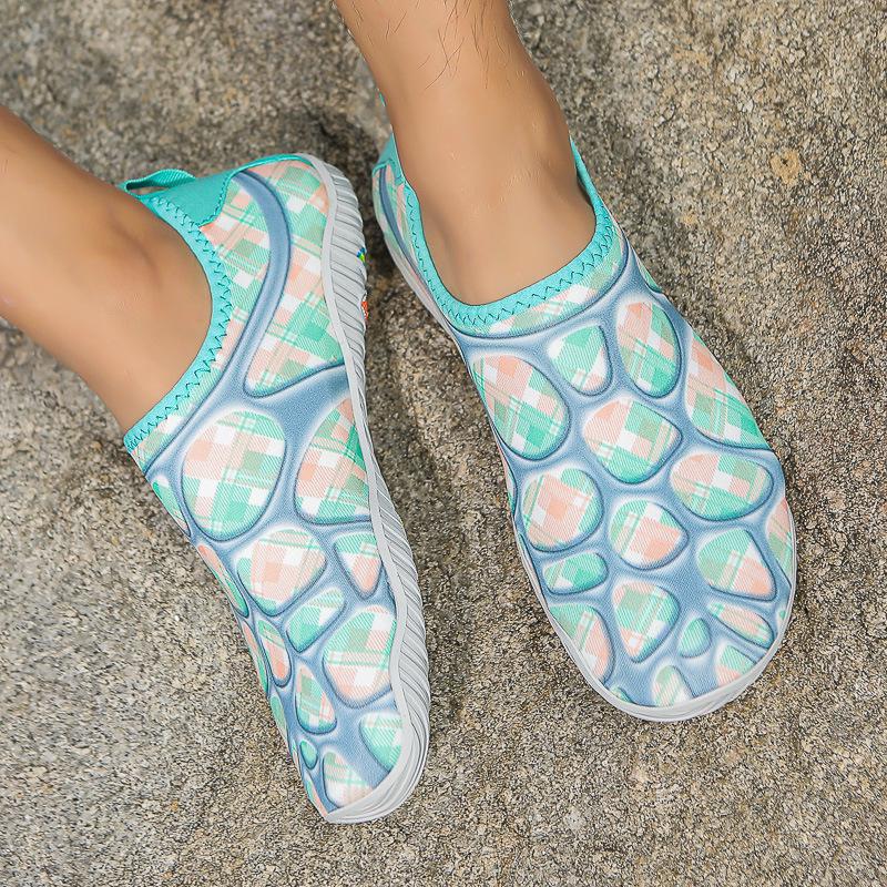 Amphibious Leggings and Wading Shoes for Couples: Ideal for Indoor Yoga, Outdoor Fitness, and Fishing. 39
