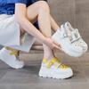 Römersandalen Damen Sommer neu dicksohliger Keilabsatz Freizeitschuhe Innenhöhenerhöhung graviert atmungsaktive Lochsandalen Damen 2025