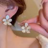 Fashion Korean Women Retro White Flower Earrings Sweet Metal Delicate Stud Earrings for Female Zircon Party Jewelry Accessories
