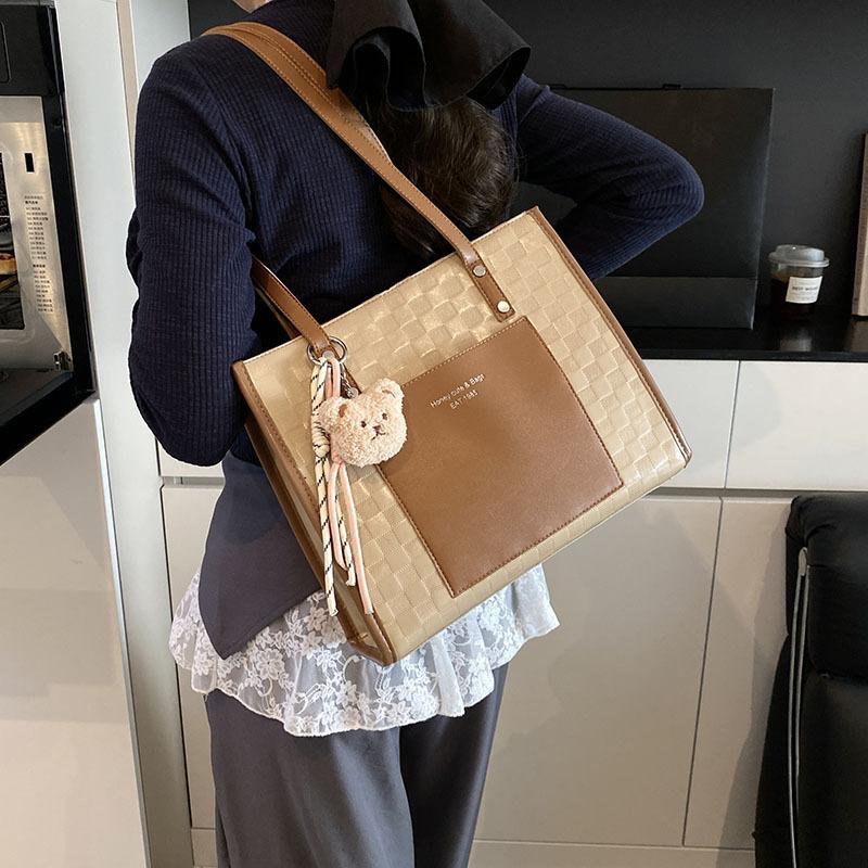 Premium sense large-capacity bag women's new spring and summer shoulder armpit bag casual commuter tote bag