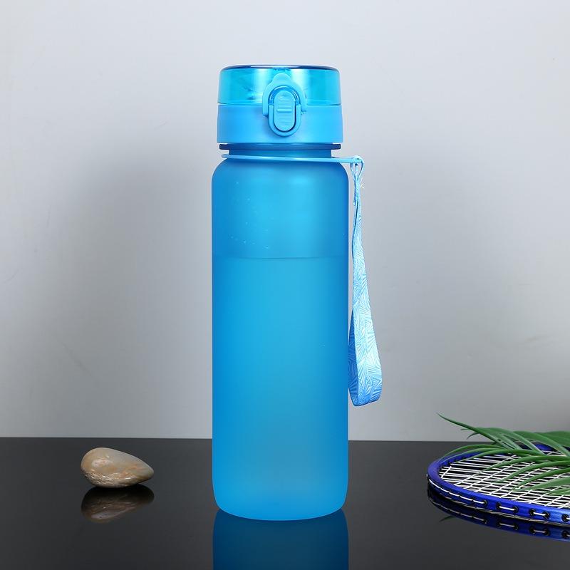 Tazza Acqua Sportiva Portatile Creativa in Plastica Opaca con Coperchio a Scatto Spazio Libero per Ragazzi e Ragazze