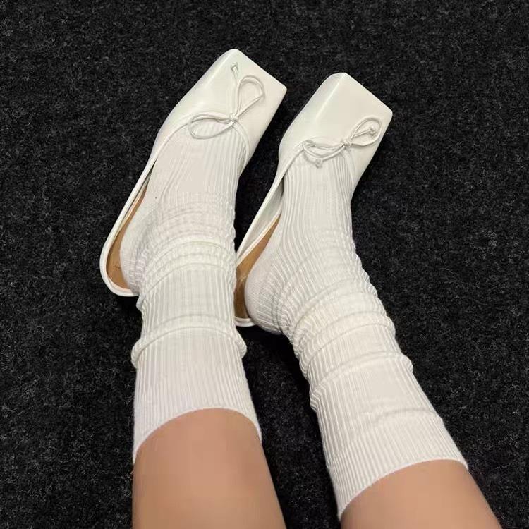 Leder Nischendesign Schleife eckiger Kopf flacher Boden Taschenkopf Halbschuhe Damen Oberbekleidung Frühling und Sommer neue Sandalen Einzelne Schuhe