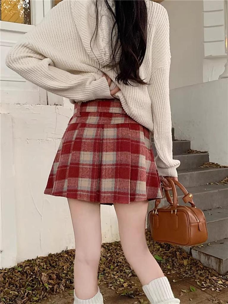 Women's Retro Plaid Wool Half Skirt: High-Waisted, Thickened A-Line Pleated Skirt for Autumn/Winter, Petite Short Style.