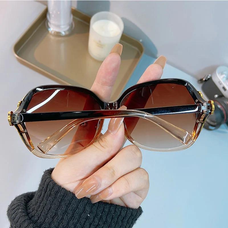 New Women's Oversized Sunglasses Women's Brand Designer Fashion Sun Glasses Outdoor Leisure Women Eyewear UV400