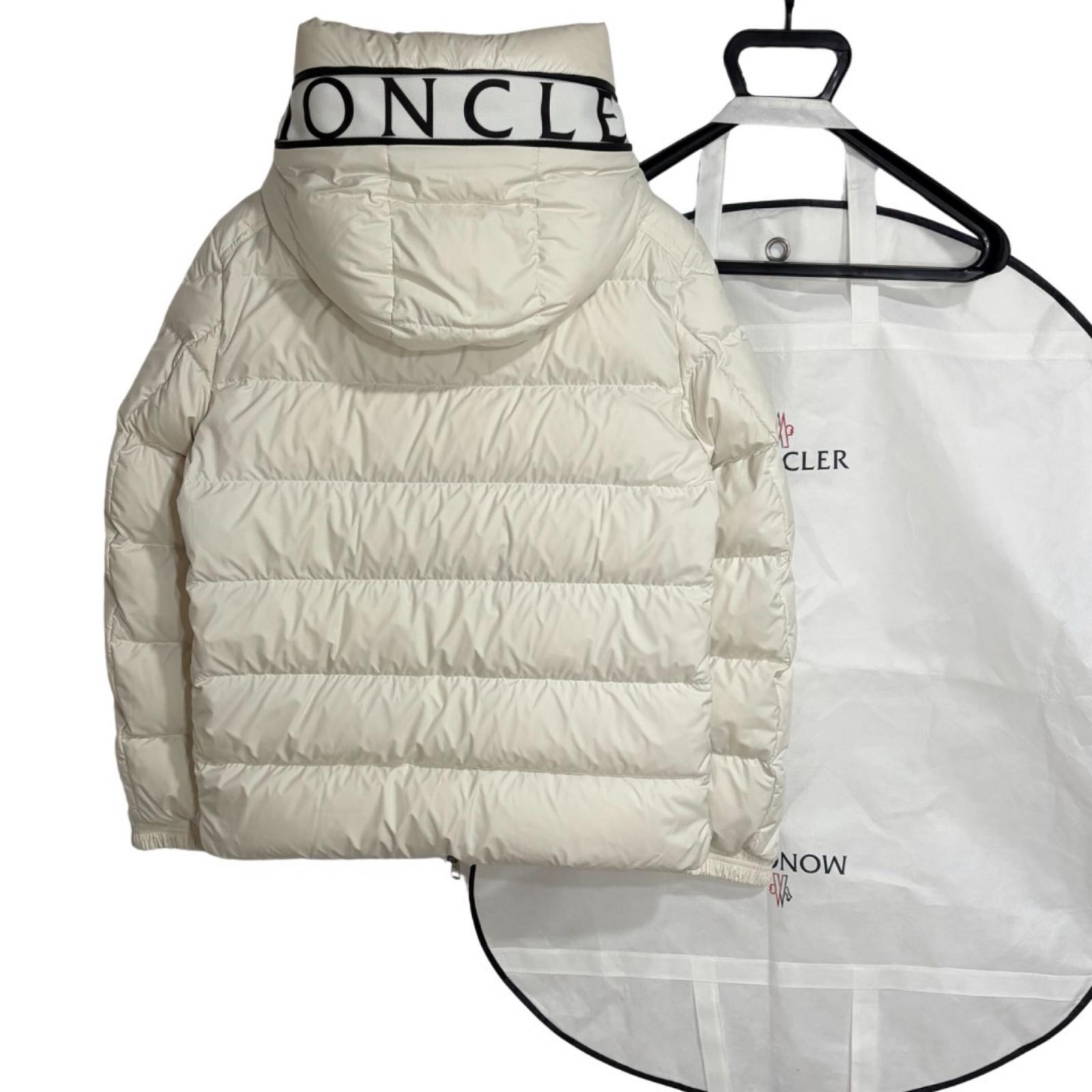 

Вжита чоловіча пухова куртка MONCLER CARDERE біла Нейлон M білий