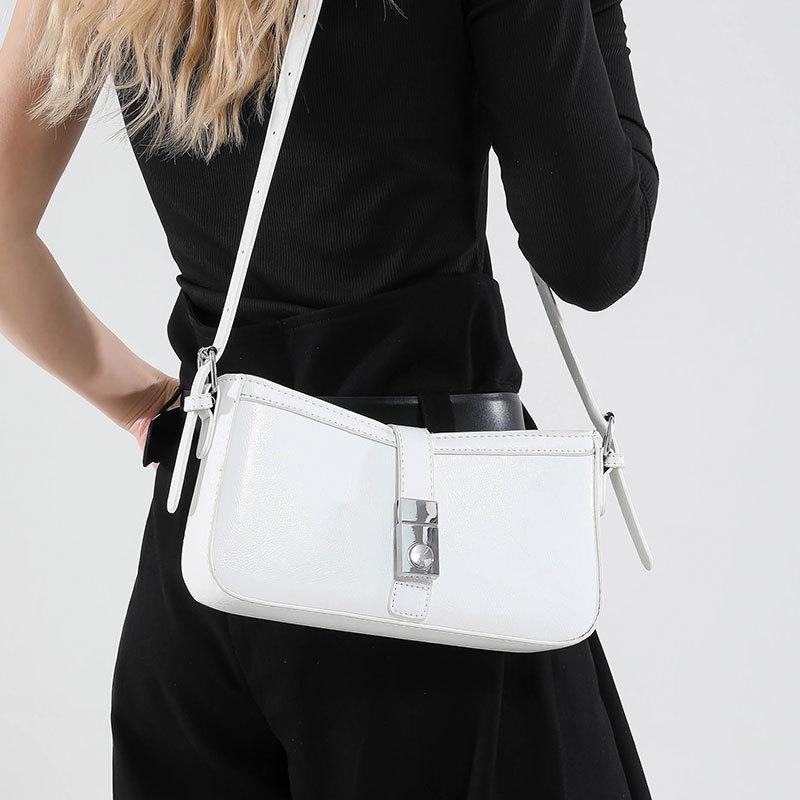 Trendy new Korean temperament advanced sense simple underarm small square bag versatile fashion women's commuter style messenger bag