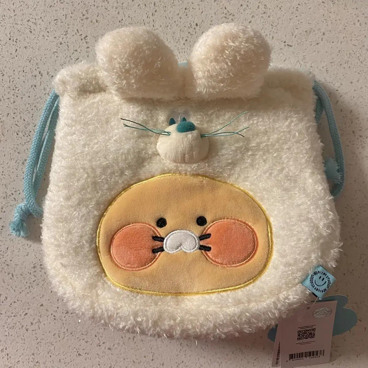 

Kakao Friends Sells Face Pouches For Spring