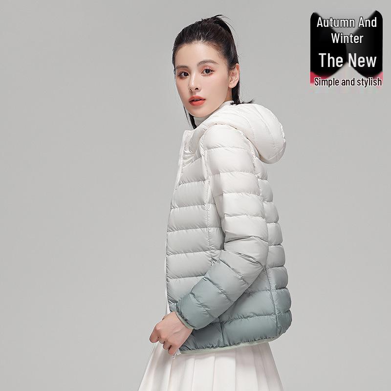 

Женский легкий пуховик с капюшоном с градиентным переходом цвета Youjia - Мода Осень/Зима 2025 XL