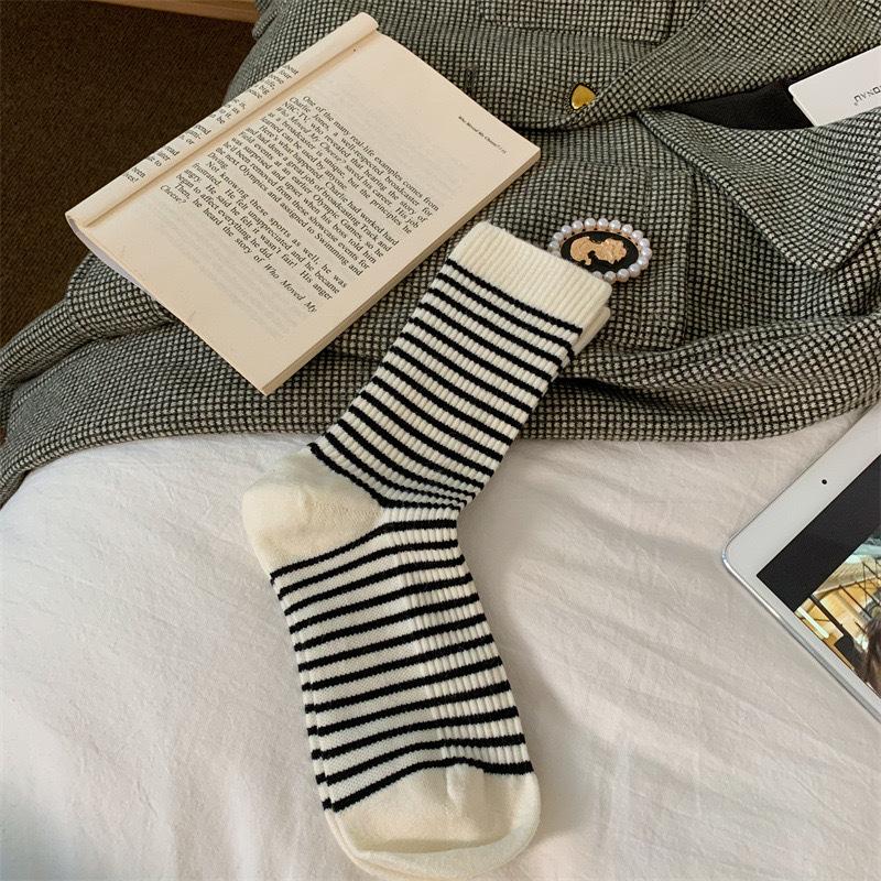Versatile Striped Warm Cashmere Socks and Trendy Mid-calf Socks for Daily Use