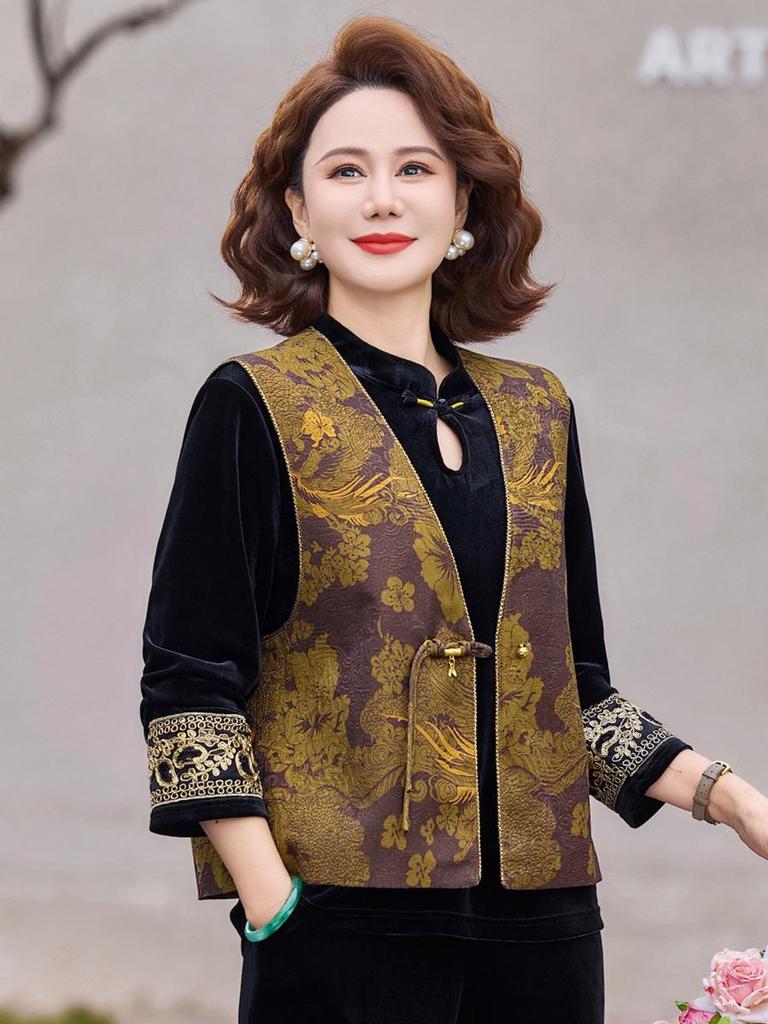 Elegant Spring/Autumn Retro Vest Suit: Middle-Aged Women's Chinese Style Golden Velvet Three-Piece Set