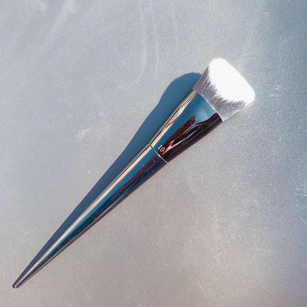 KVD Big Face Full Makeup Brush Set: 3D Concealer, Foundation, Double-Ended Eyeshadow, Loose Powder, Blending, and Setting Brushes.