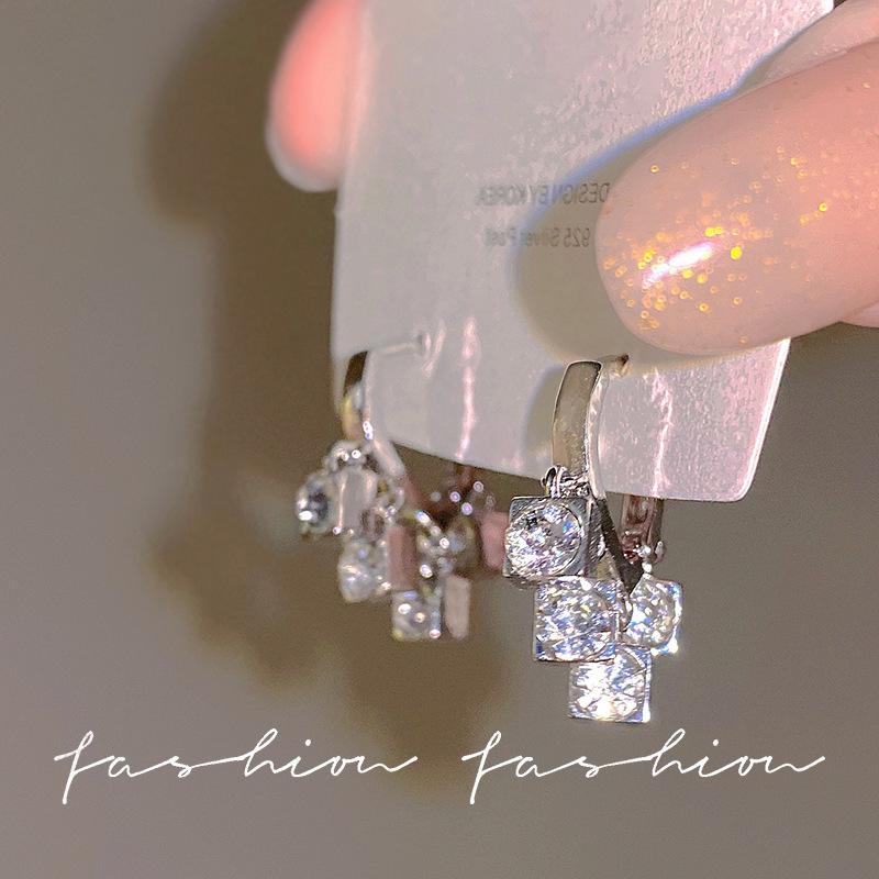 Female Light Luxury Niche Retro Earrings