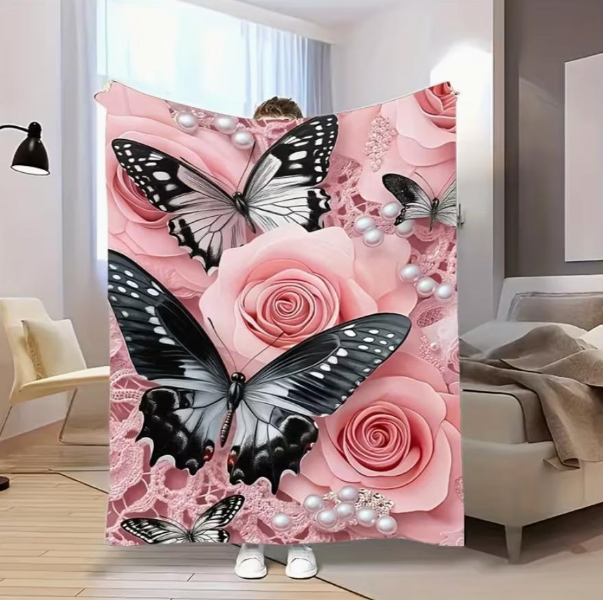 

Comfortable and Beautiful Pink Rose and Butterfly Flannel Blanket with A Themed Pattern Print This Versatile Printed Blanket 130x150cm
