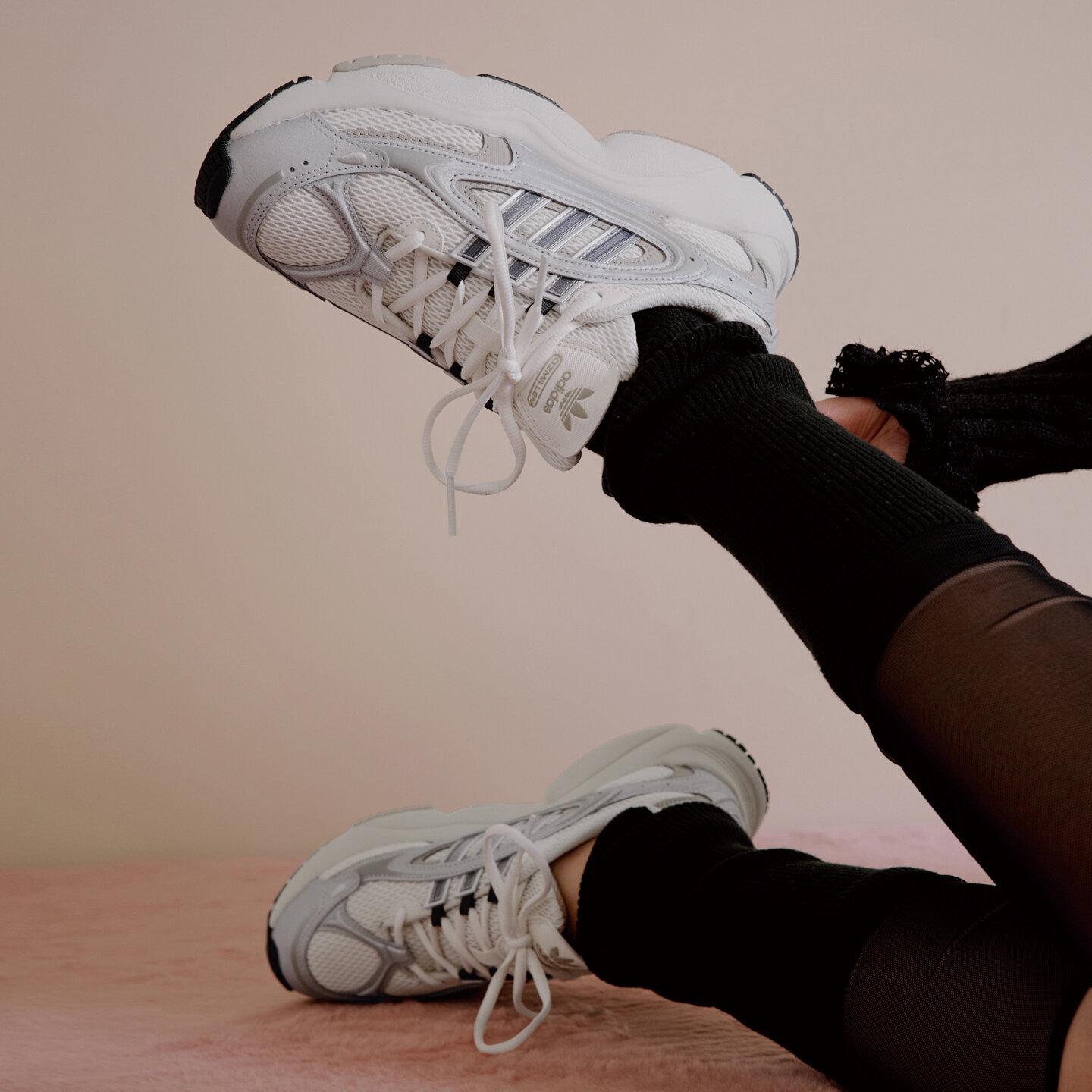 

adidas Ozmillen Белый мел Угольный Чудо-бежевый (Женский) 36
