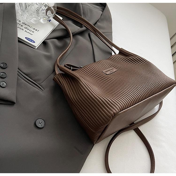 Premium Sense Bag Women's 2024 New Autumn and Winter Fashion Texture Shoulder Underarm Bag Popular Versatile Commuter Tote Bag